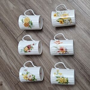 Vintage Staffordshire Queensway Fine Bone China Ribbed Gold Trim Floral Cup Mugs